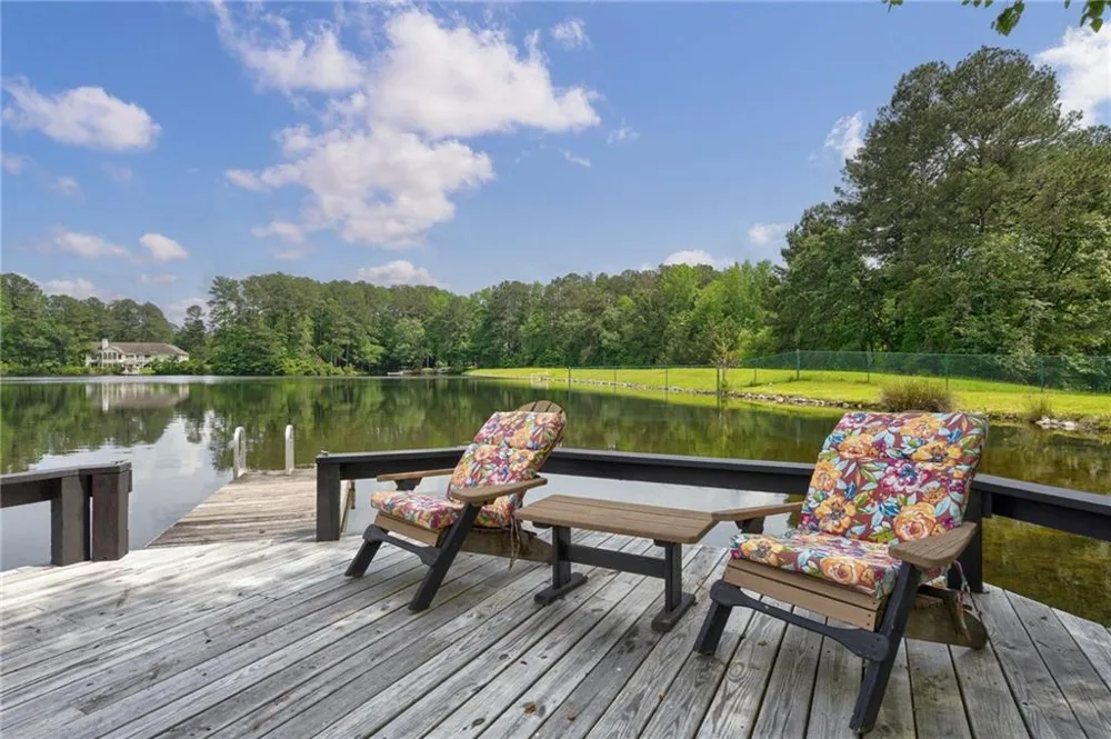 625 W LAKE DRIVE Oxford, GA 30054