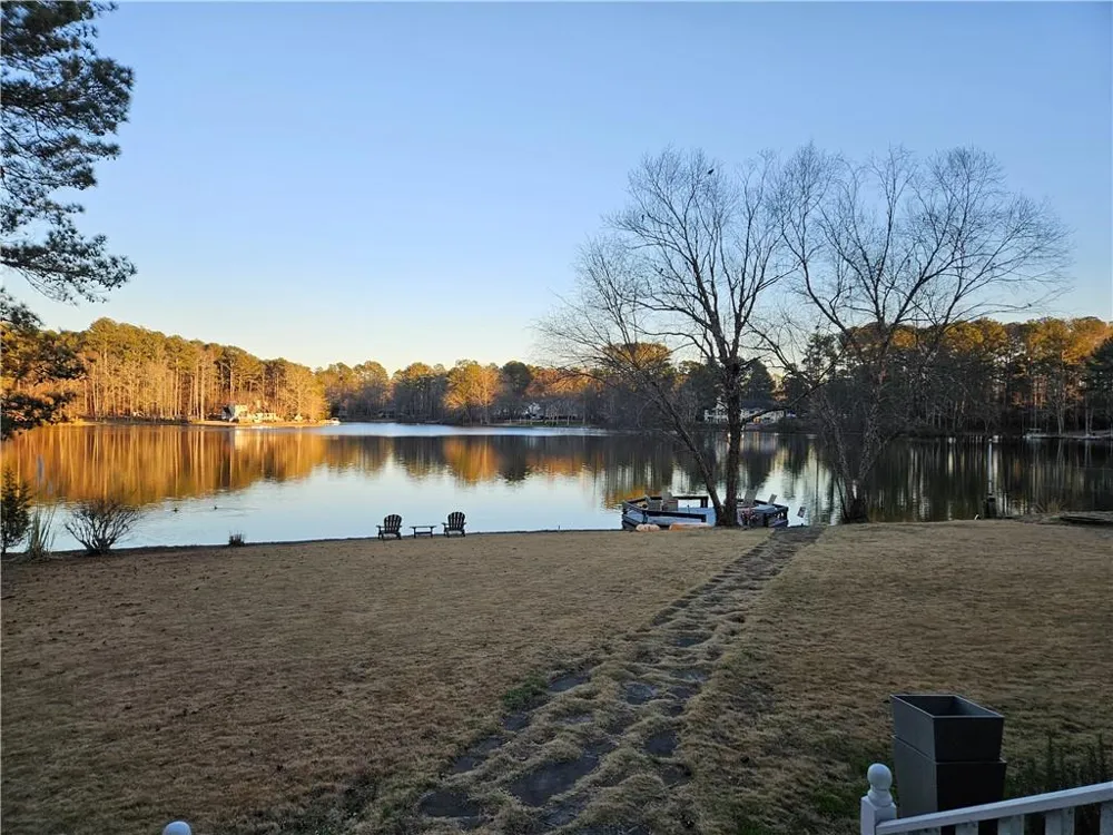625 W LAKE DRIVE Oxford, GA 30054