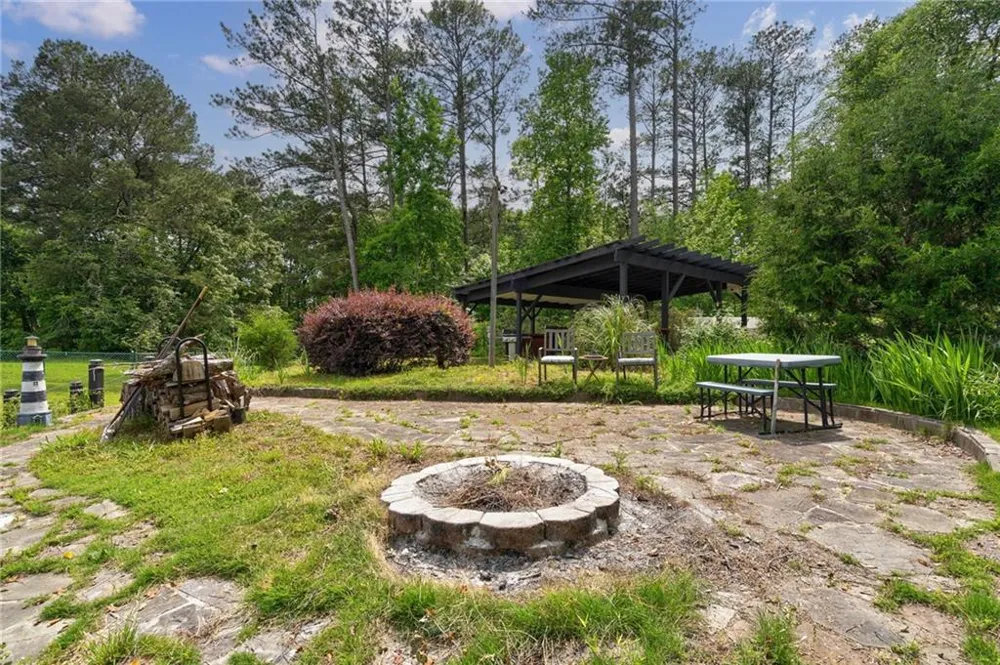 625 W LAKE DRIVE Oxford, GA 30054