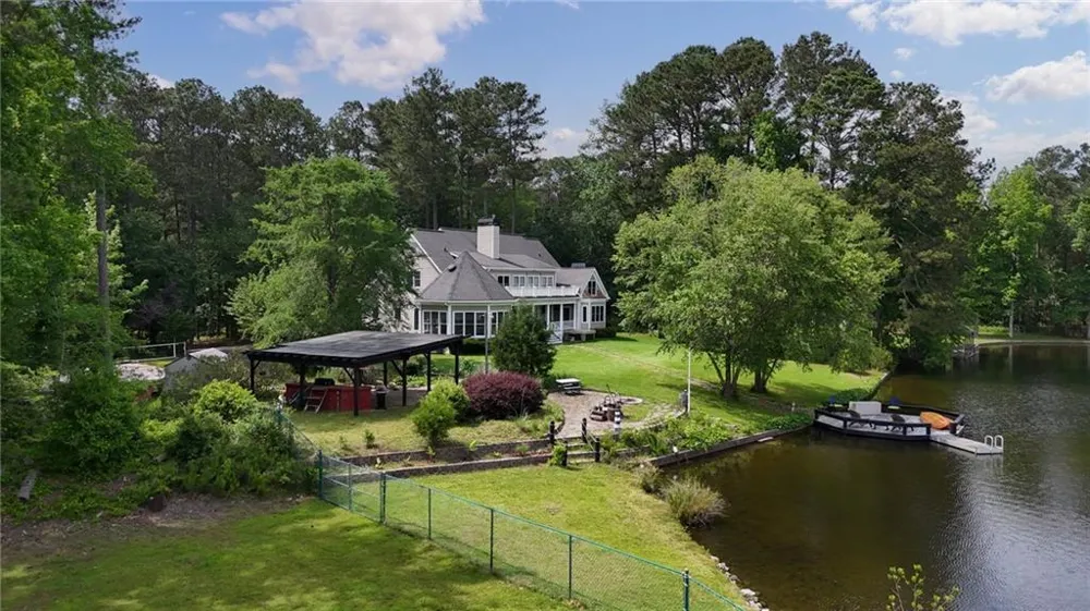 625 W LAKE DRIVE Oxford, GA 30054