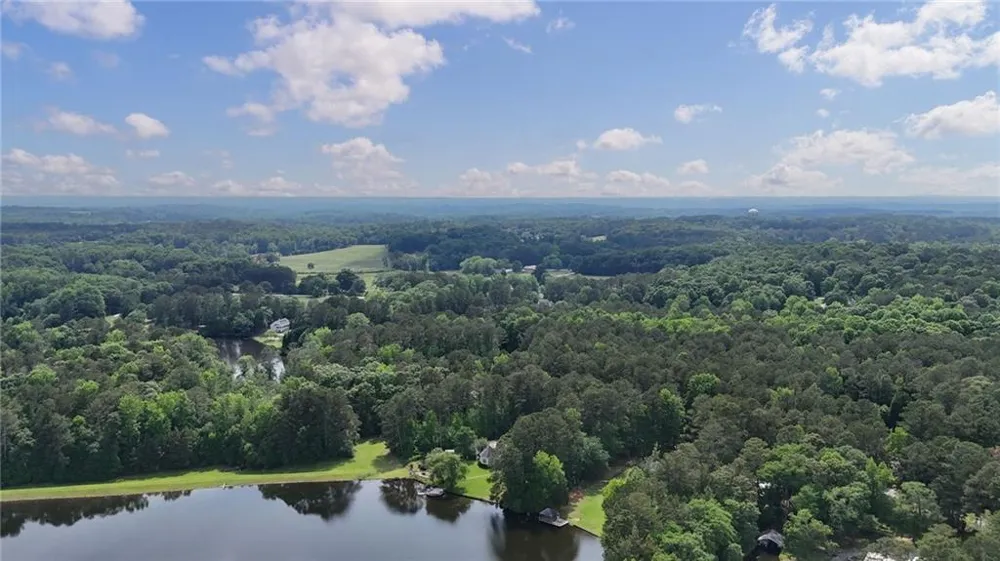 625 W LAKE DRIVE Oxford, GA 30054