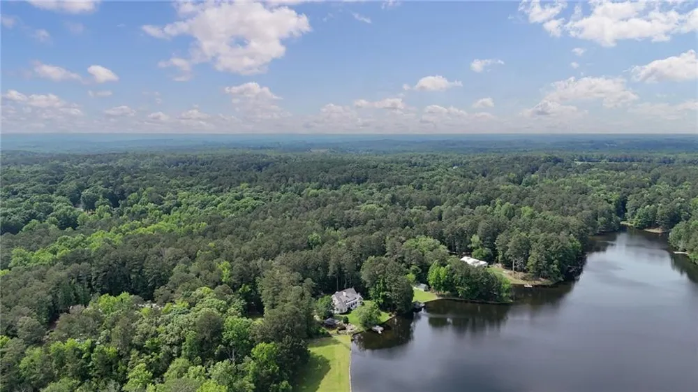 625 W LAKE DRIVE Oxford, GA 30054