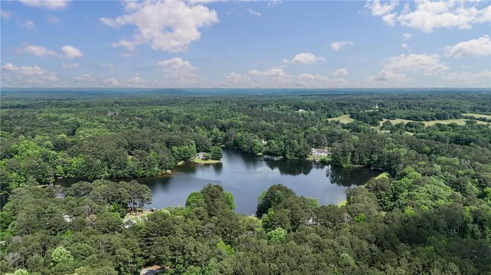 625 W LAKE DRIVE Oxford, GA 30054