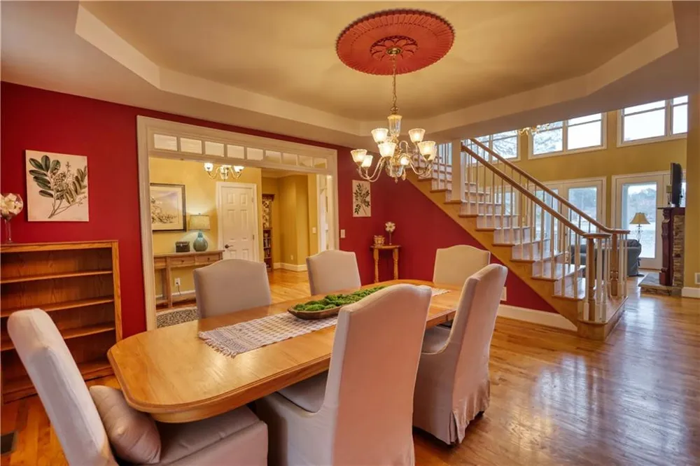 625 W LAKE DRIVE Oxford, GA 30054