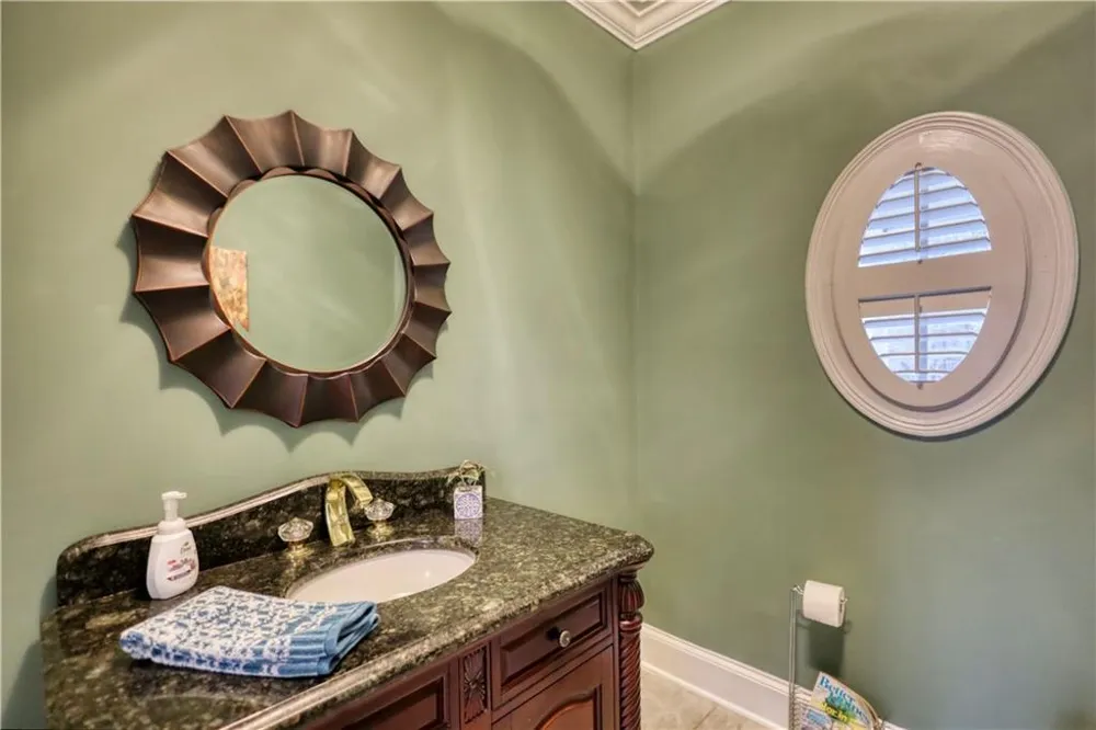625 W LAKE DRIVE Oxford, GA 30054