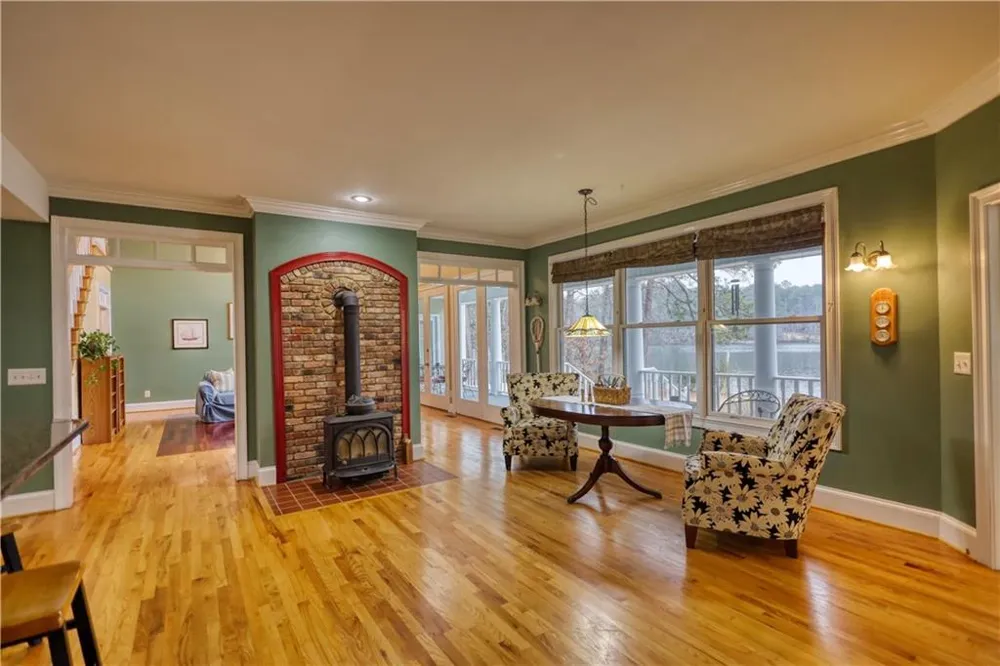 625 W LAKE DRIVE Oxford, GA 30054