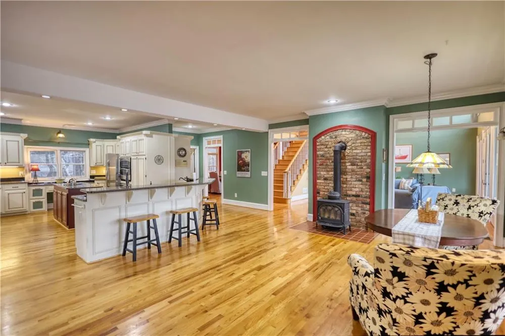 625 W LAKE DRIVE Oxford, GA 30054