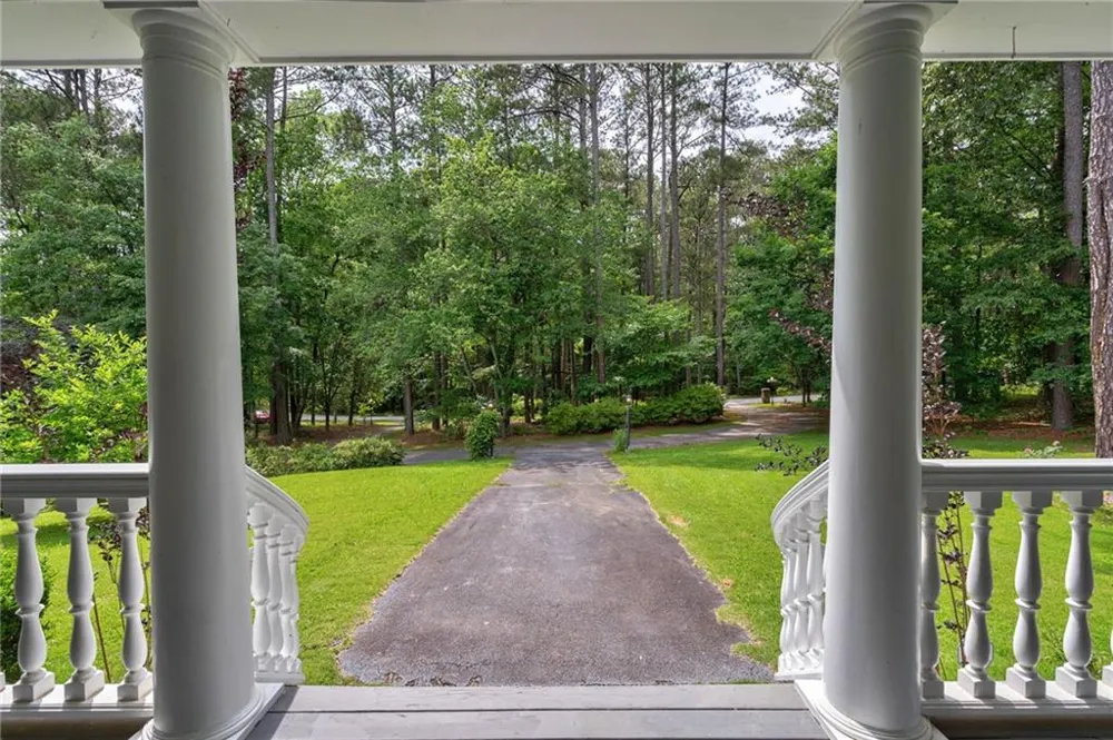 625 W LAKE DRIVE Oxford, GA 30054