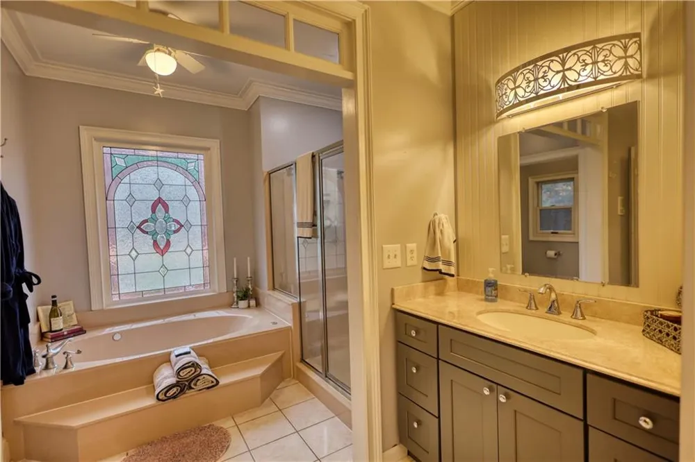 625 W LAKE DRIVE Oxford, GA 30054