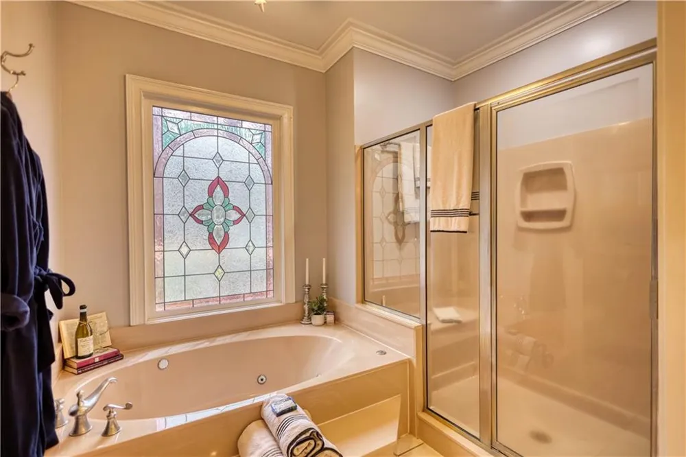 625 W LAKE DRIVE Oxford, GA 30054