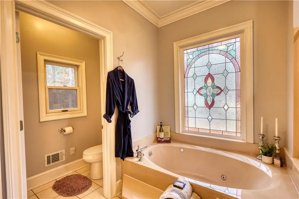 625 W LAKE DRIVE Oxford, GA 30054