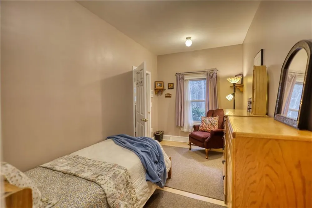 625 W LAKE DRIVE Oxford, GA 30054