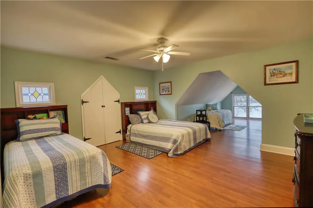 625 W LAKE DRIVE Oxford, GA 30054