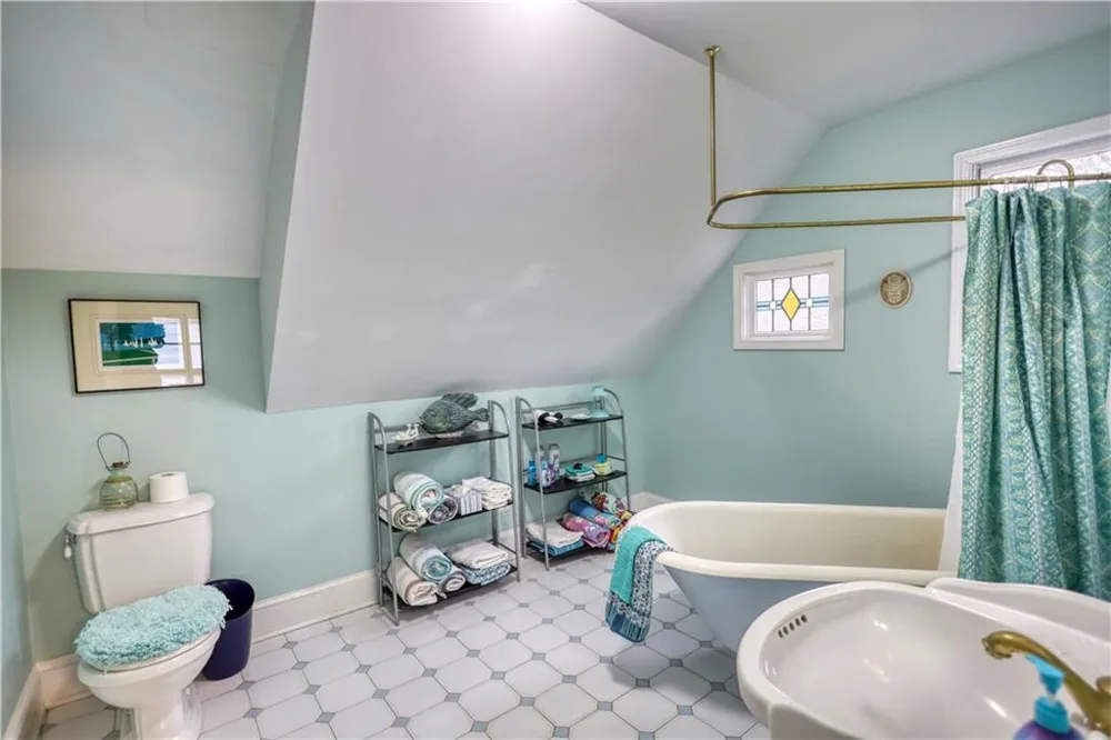 625 W LAKE DRIVE Oxford, GA 30054