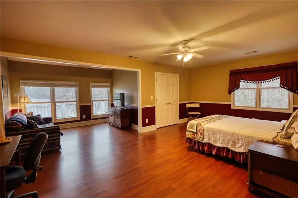 625 W LAKE DRIVE Oxford, GA 30054