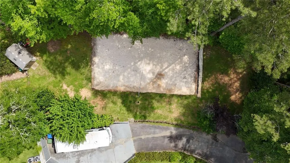 625 W LAKE DRIVE Oxford, GA 30054