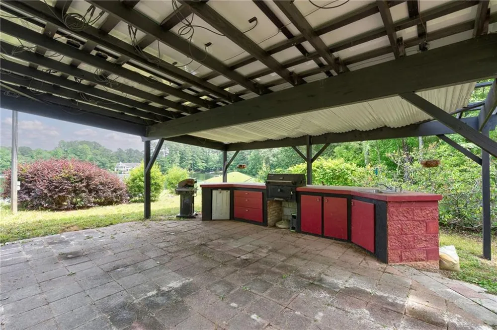625 W LAKE DRIVE Oxford, GA 30054