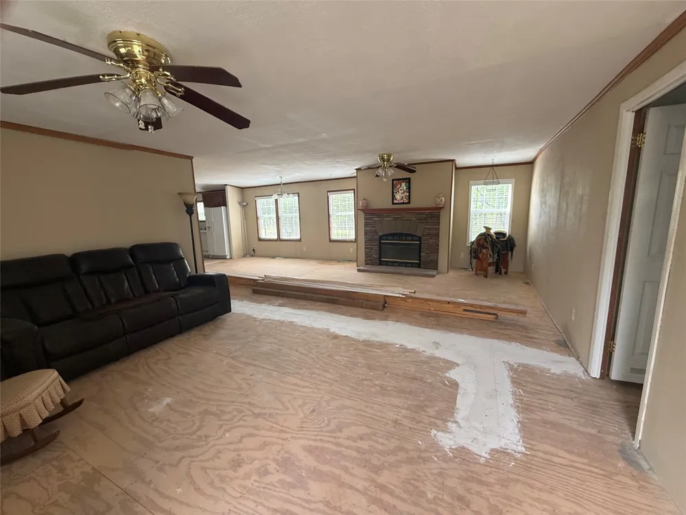 1132 SW County Road 2348 Richland, TX 76681