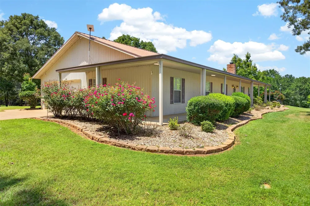 639 County Road 2280 Grapeland, TX 75844