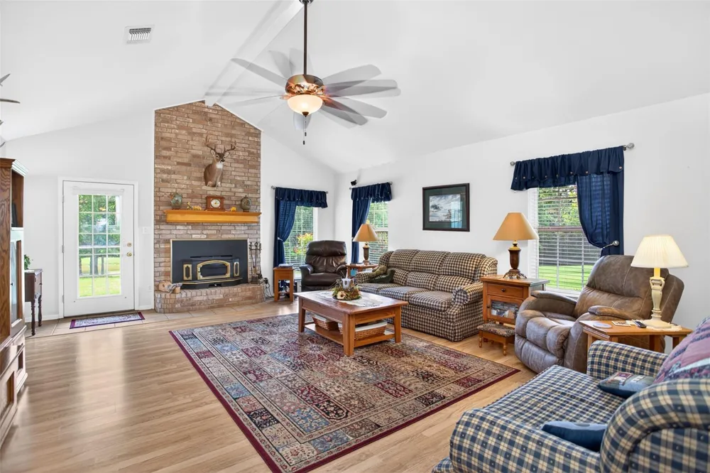639 County Road 2280 Grapeland, TX 75844