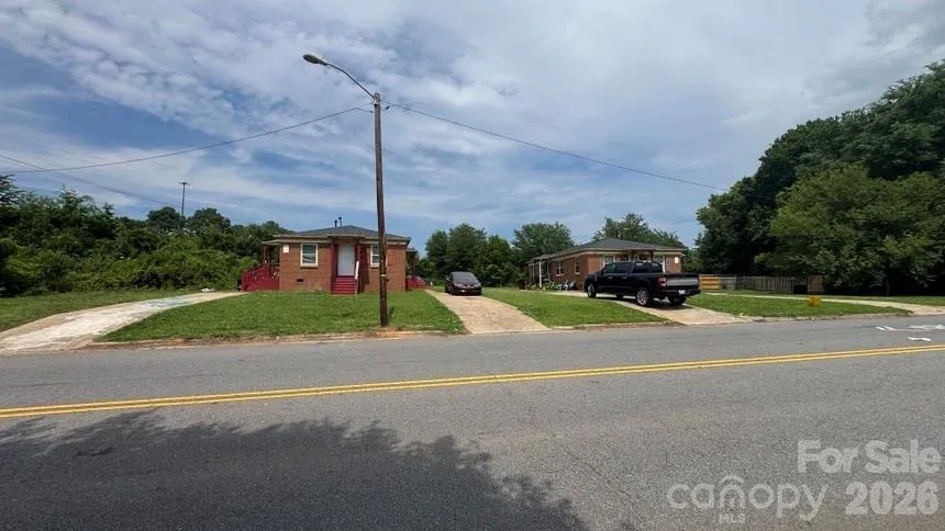 1661 &1665 Montana Drive Charlotte, NC 28216