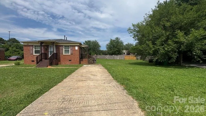 1661 &1665 Montana Drive Charlotte, NC 28216