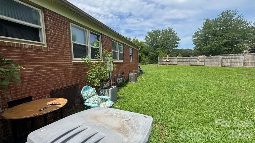 1661 &1665 Montana Drive Charlotte, NC 28216
