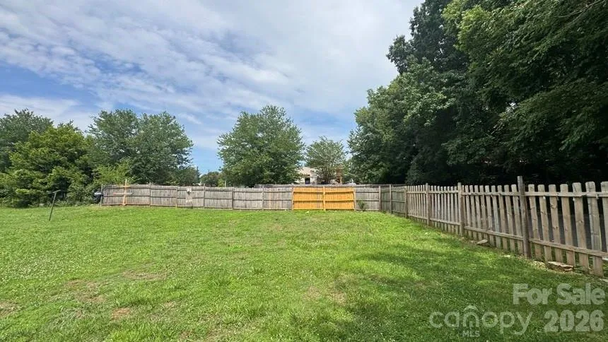1661 &1665 Montana Drive Charlotte, NC 28216
