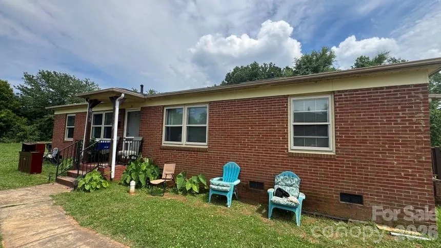 1661 &1665 Montana Drive Charlotte, NC 28216