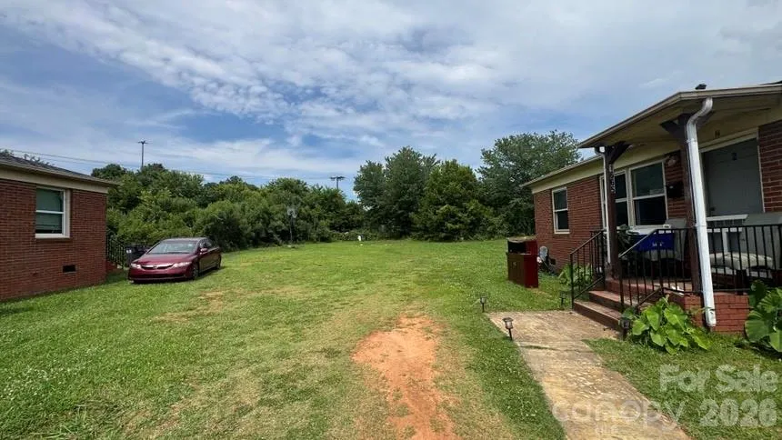 1661 &1665 Montana Drive Charlotte, NC 28216