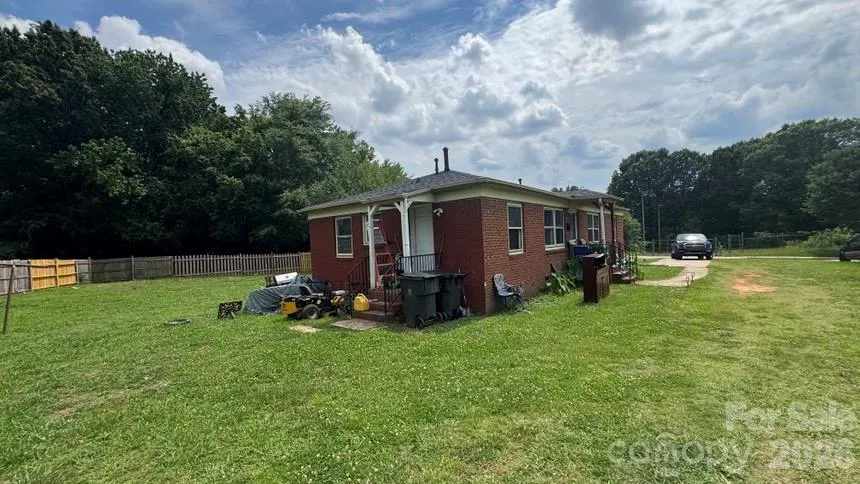 1661 &1665 Montana Drive Charlotte, NC 28216