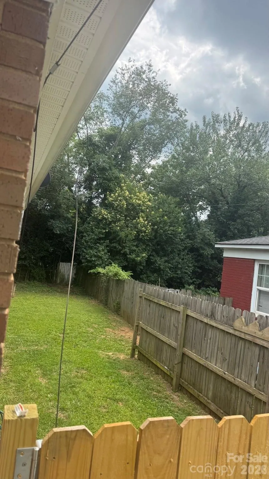 1661 &1665 Montana Drive Charlotte, NC 28216