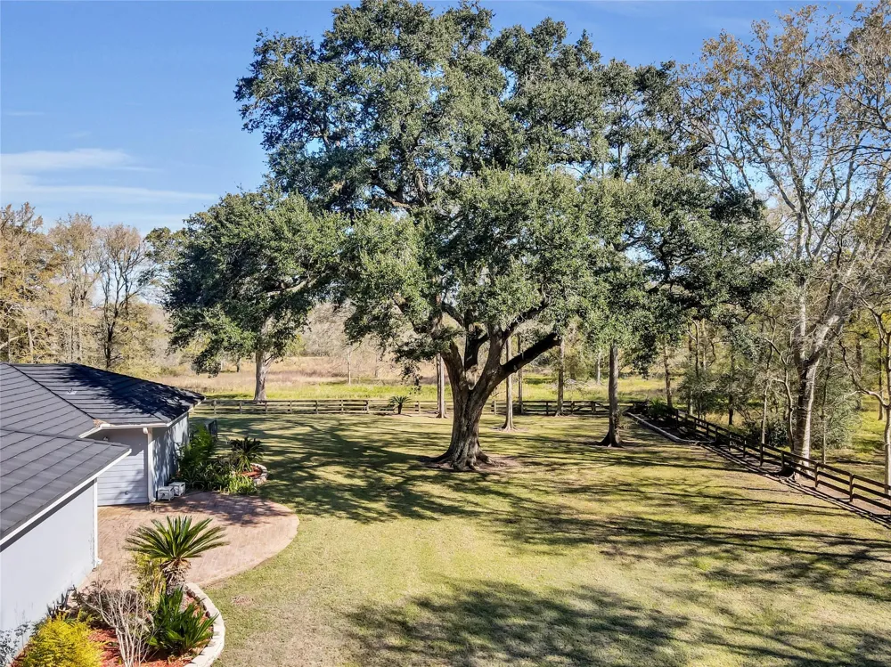 433 Mackhank Road Boling, TX 77420