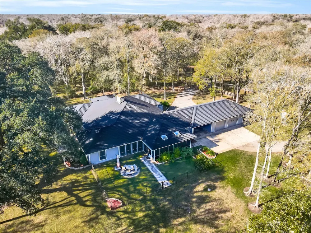 433 Mackhank Road Boling, TX 77420