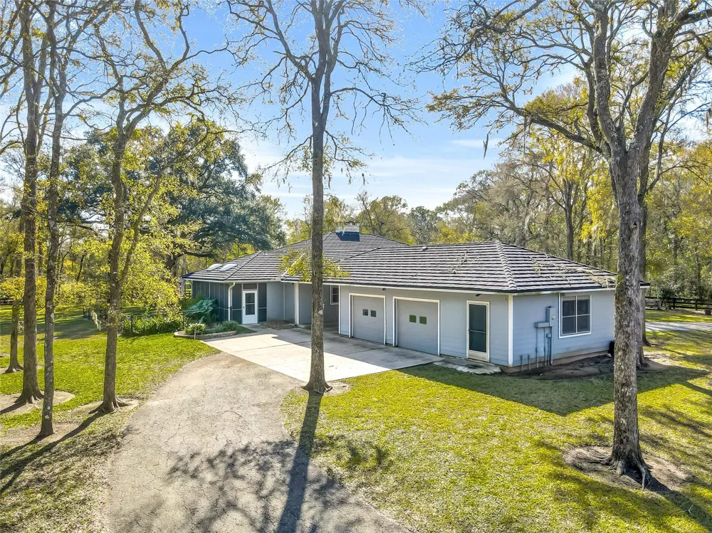 433 Mackhank Road Boling, TX 77420