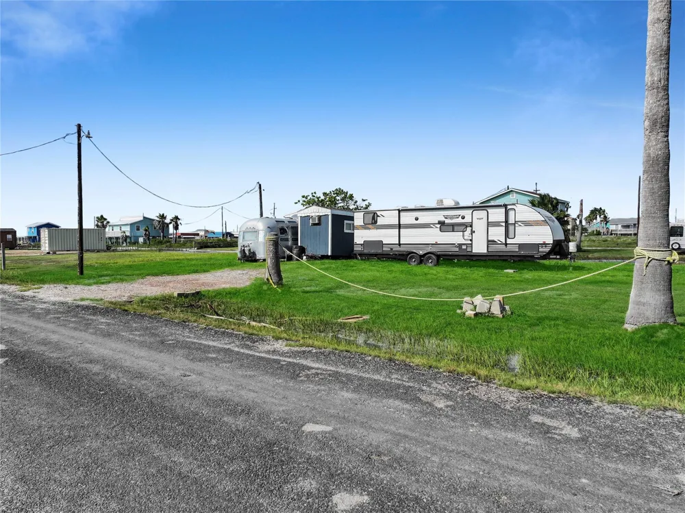 1214 Tinkle Lane Crystal Beach, TX 77650