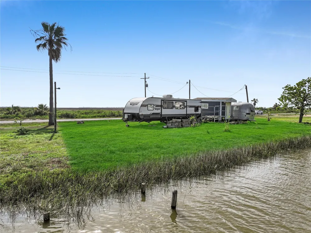 1214 Tinkle Lane Crystal Beach, TX 77650