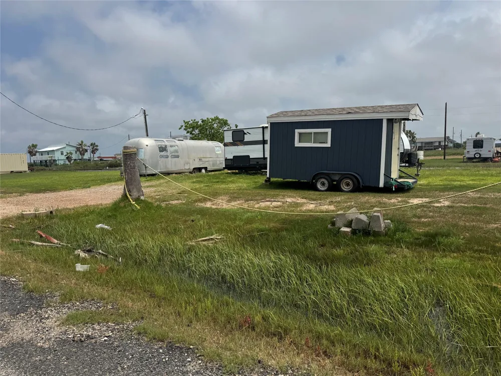 1214 Tinkle Lane Crystal Beach, TX 77650