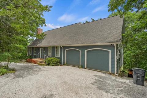 202 Fox Hollow