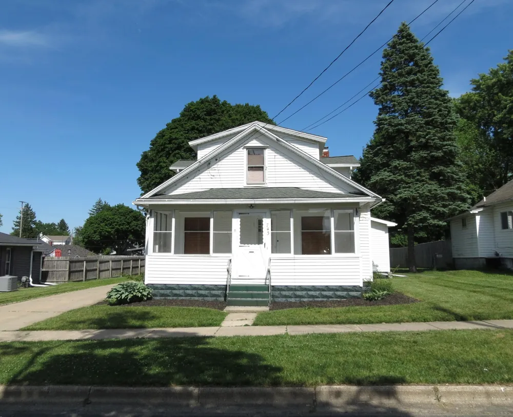 743 Ellery Avenue Jackson, MI 49202