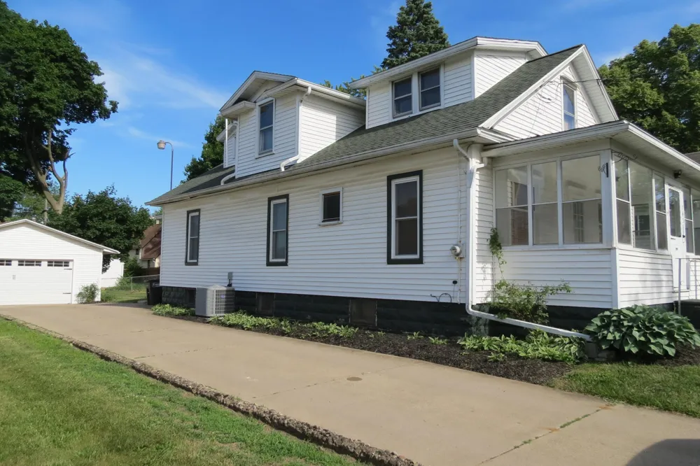 743 Ellery Avenue Jackson, MI 49202