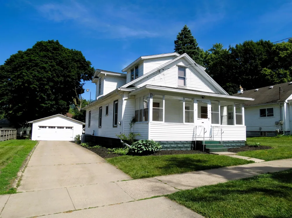 743 Ellery Avenue Jackson, MI 49202