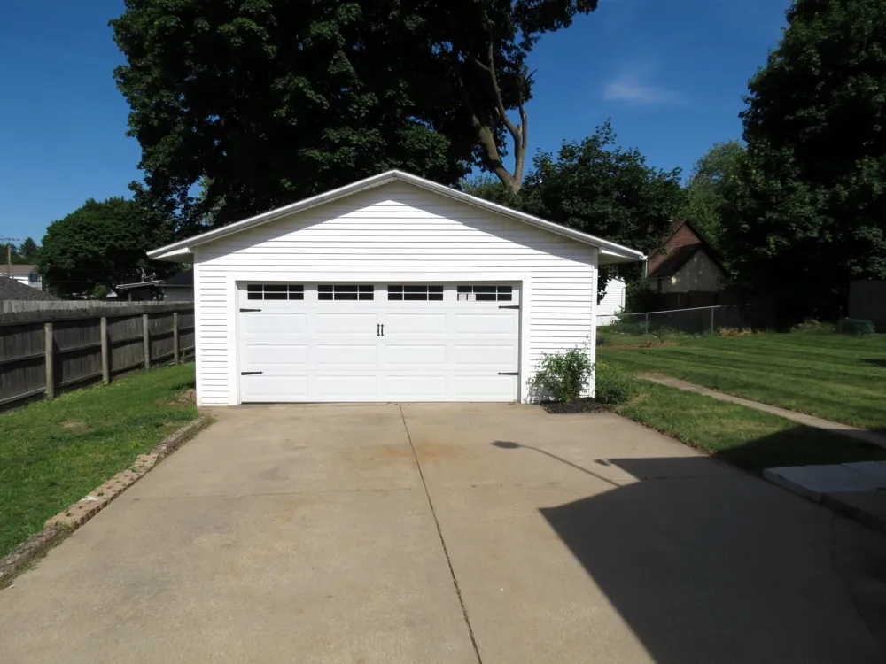 743 Ellery Avenue Jackson, MI 49202