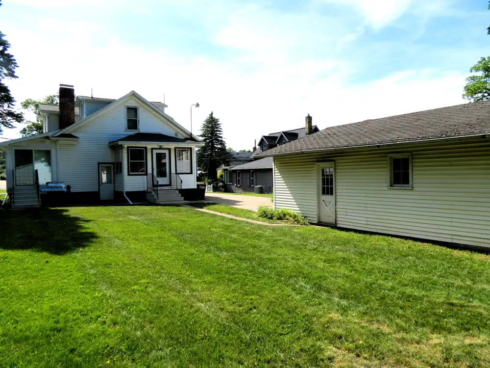 743 Ellery Avenue Jackson, MI 49202