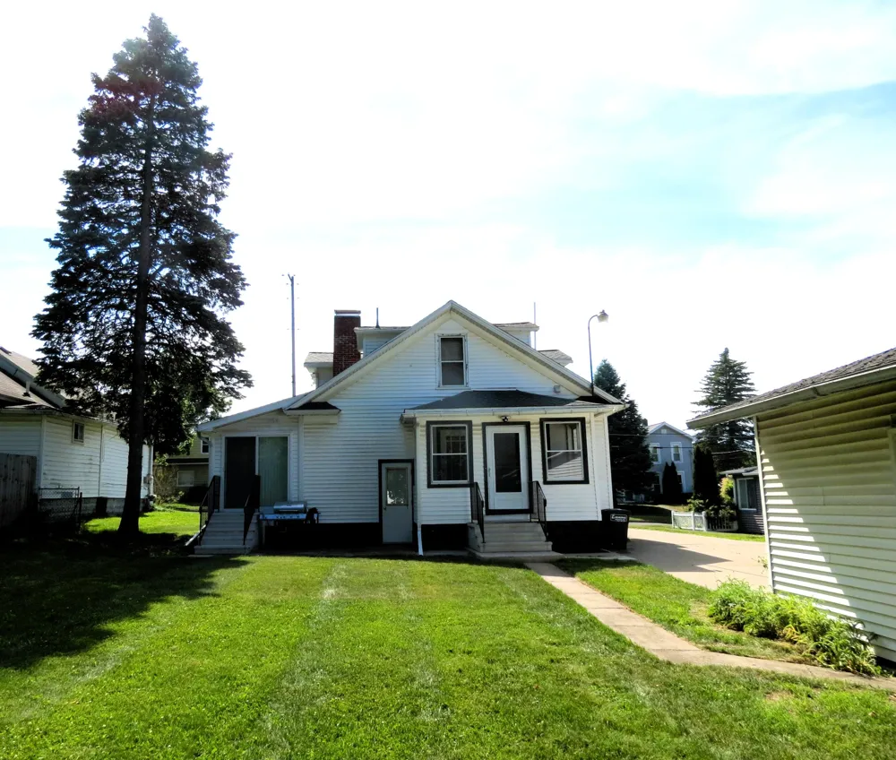 743 Ellery Avenue Jackson, MI 49202