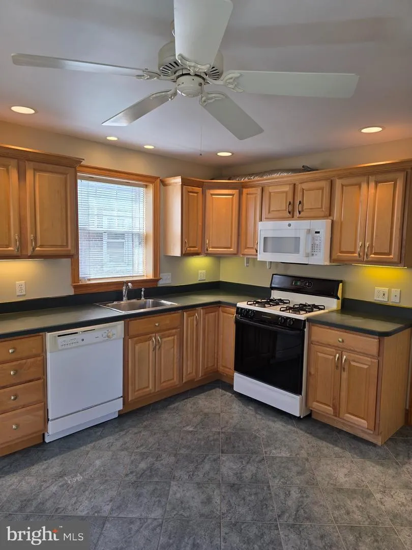 605 S EAGLE ROAD Havertown, PA 19083
