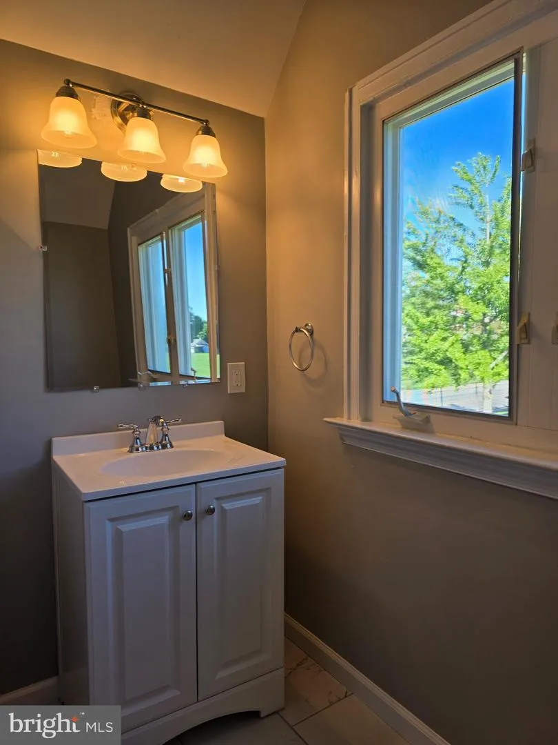 605 S EAGLE ROAD Havertown, PA 19083