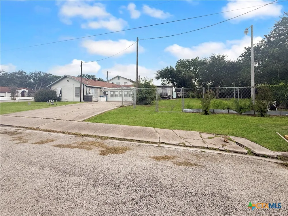 204 E Austin Street Port Lavaca, TX 77979