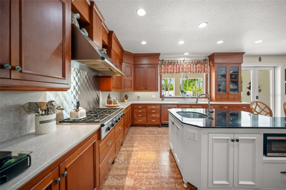9214 18TH DRIVE NW Bradenton, FL 34209