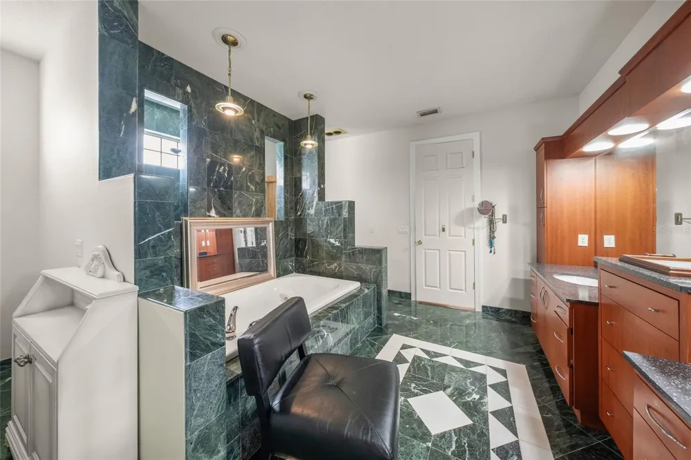 9214 18TH DRIVE NW Bradenton, FL 34209